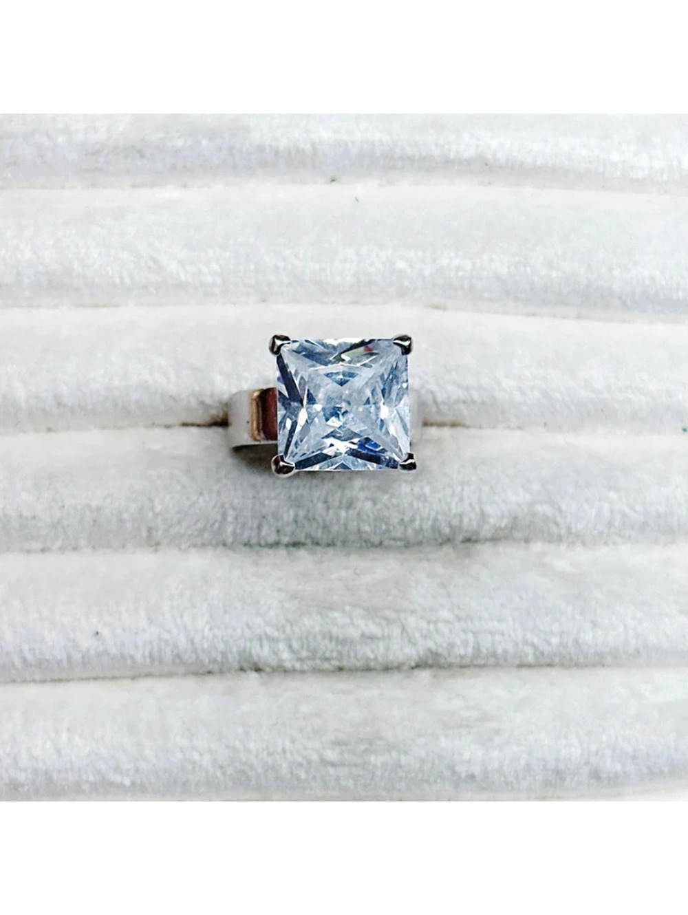 7356bgc. Silvertone Square Costume Ring Size 6